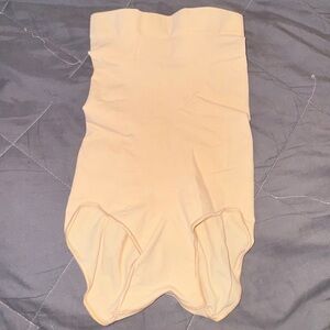 SKIMS HIGH WAISTED SCULPTING BRIEFS